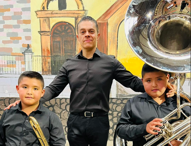 Octavio Martínez Camacho abre una escuela de música